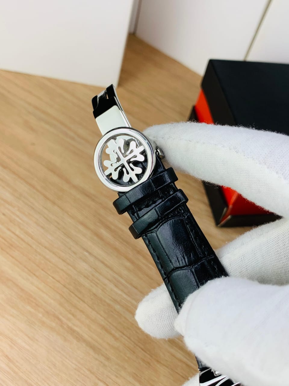 Patek Philippe Leather Strap Watch – Premium Edition