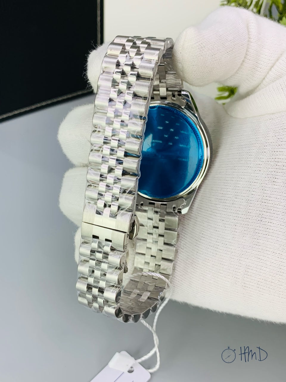 PRESENTED BY HMD WATCH